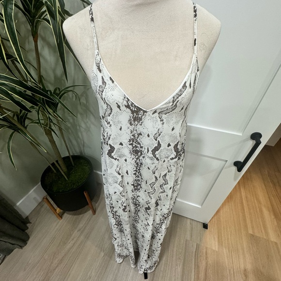 She & Sky Python dress - Picture 4 of 6